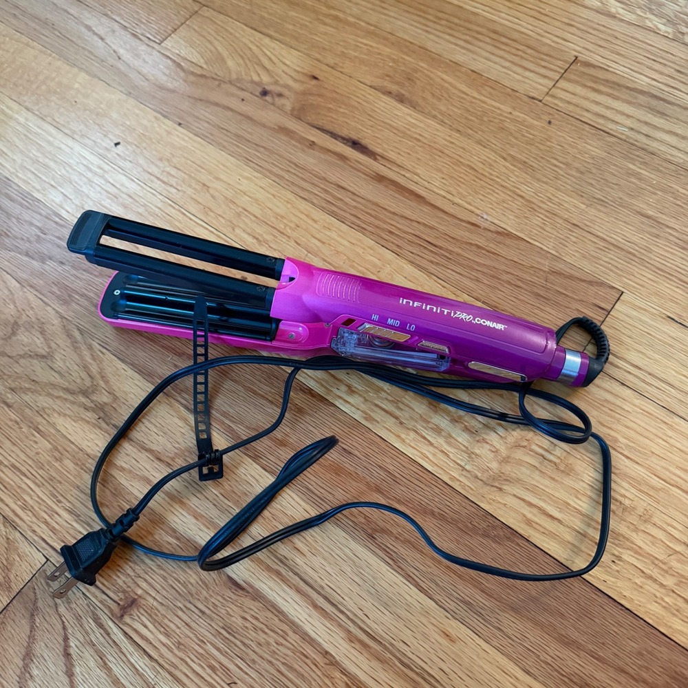 Conair Infiniti Pro Hair Waver Pink OS Triple Barrel Beach Waves Festival Style